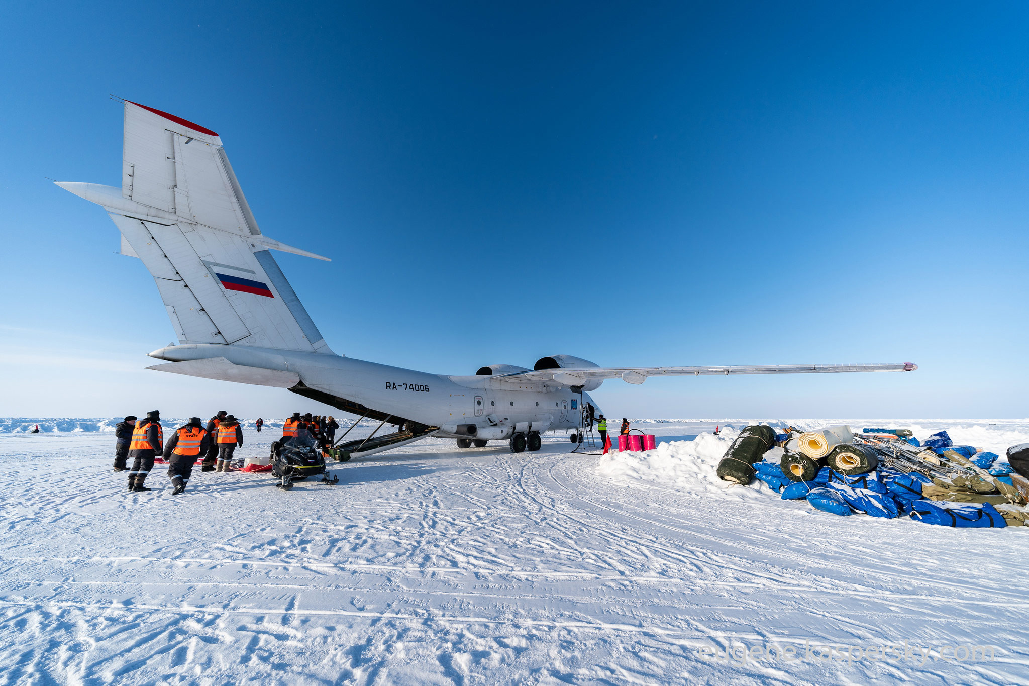 Barneo Camp (North Pole), дрейфующая станция Барнео (Северный Полюс)